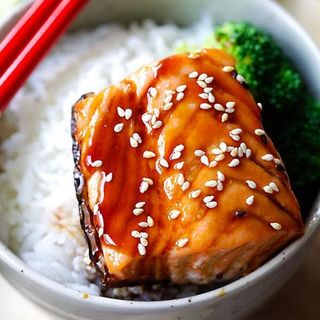 Riso sushi con salmon teriyaki