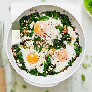 Szakszuka na szpinaku