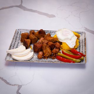 Tochitura moldeovenesca cu mamaliguta 