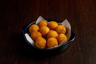 Porção de Bolinhos de Queijo