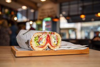 Малък сандвич чоризо, бекон, гауда