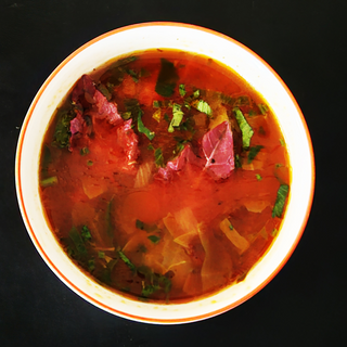 Ciorba de loboda cu legume și leustean