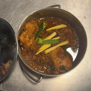 Chicken Shinwari Karahi with one naan (Pakistani Bread)