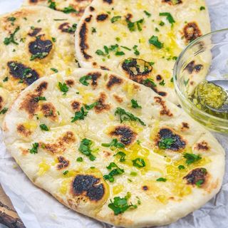 Naan De alho / Garlic Naan 
