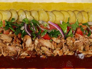 Лафа зі швармою із курки, салатом та томатним соусом (450g)