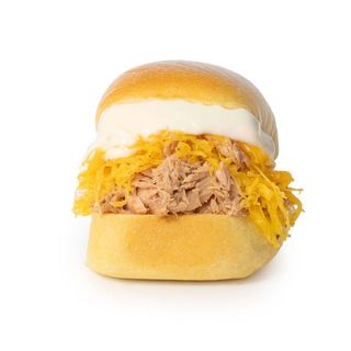 99. Atún, huevo hilado y mayonesa