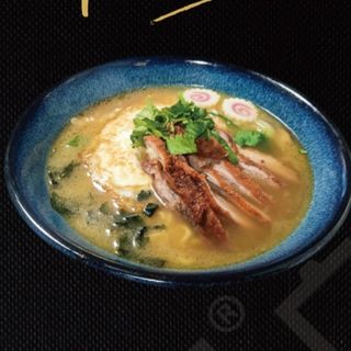 RAMEN CON PATO ASADO