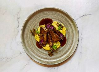 Телешки бузи в червено вино /380г/