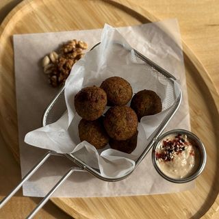 Falafel with Nut sauce/ფალაფელი