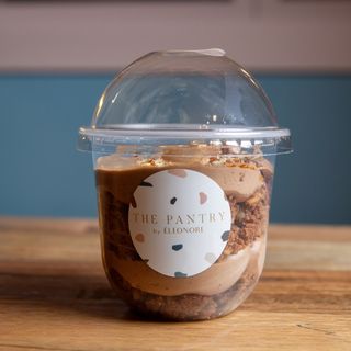 Vaso de Brownie De Chocolate con Pecanas