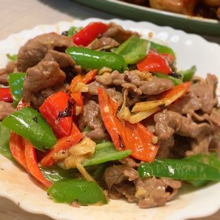 香辣牛肉Ternera salteada con picante