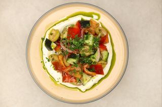 Салат грецький (250г)