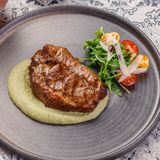 Ceafă de porc cu piure de cannellini