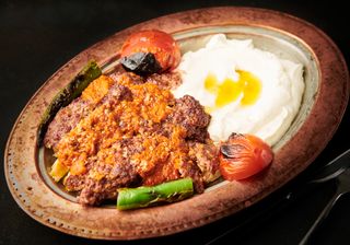 Yogurtlu Kebap - Kebap de vită și oaie, în cremă de iaurt