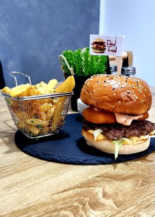 American Burger ( cartofi + sos)