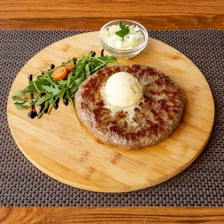 Pljeskavica s kajmakom