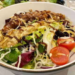 Ensalada De Pato Con Crispy Y Pomelo 