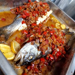 Dorada Rellena De Nueces Y Verduras Al Horno