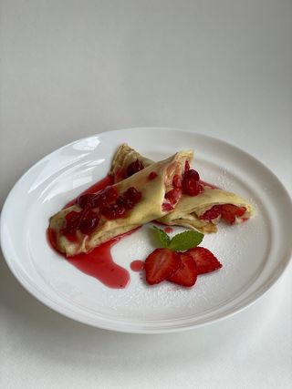 Млинці з полуницею та Заварним кремом (170г)