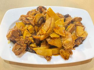 75. Pato Con Bambú Y Setas Chinas