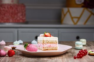 Prăjitură cu căpșuni și iaurt