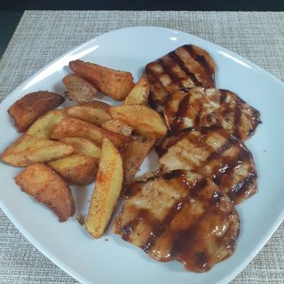 Глазирани свински каренца с картофи по селски (400гр)