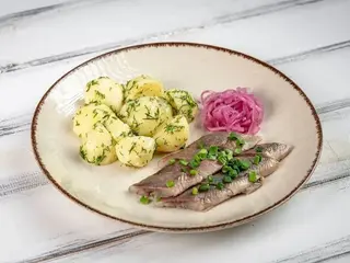 Оселедець Матіас власного засолу з картоплею (100/200g)
