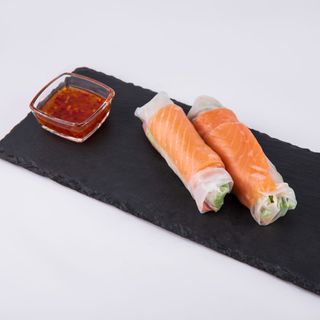 Спринг ролл с лососем