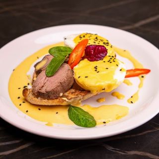 Яйця Бенедикт з телятиною Sous-Vide(260г)