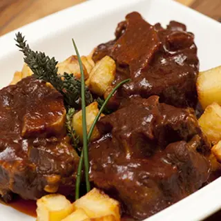 Cola de Toro Plato