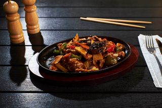 Porc cu legume la plită