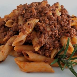 Pasta corta al ragù casereccio di manzo - saltati in piastra