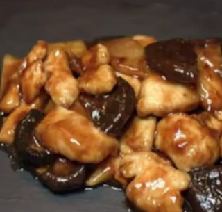 Pollo Con Bambú Y Setas Chinas