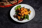 Салат с хрустящей курицей и запечёнными овощами