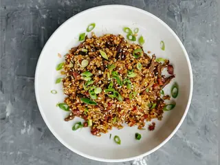 Смажений рис з яловичиною (270г)