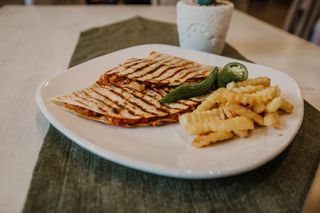 Quesadilla mexicana si cartofi prajiti 