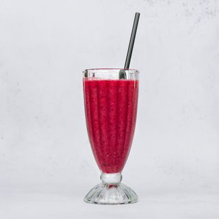 Mango i šumsko voće