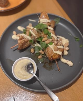 Espetos de Frango Com Molho de Mostarda e Mel