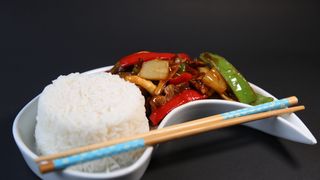 კორეული ბოული ღორის ხორცით და ბრინჯით