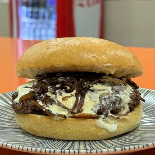 Hamburguesa Nébula con Patatas y Bebida