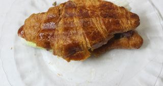 Croissant de atún y millo