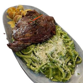 Tallarines Verdes Con Entrecot De Ternera (300 G.)