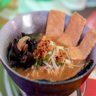 32. Vegetal Miso Ramen