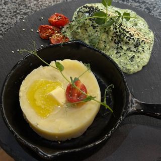 Курочка в шпинатному соусі з картопляним пюре (508г)