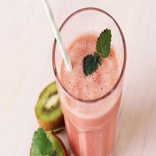 Zumo De Fresa Y Kiwi (16 Oz.)