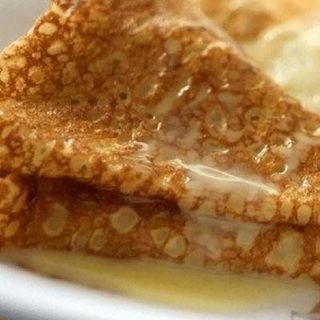 Duży naleśnik z serem waniliowym