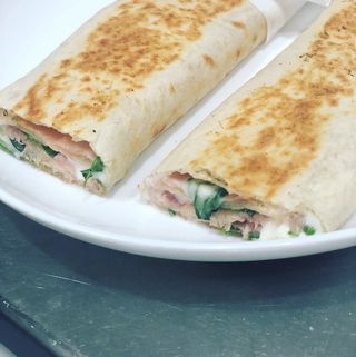 Rotolino crudo, squacquerone e rucola