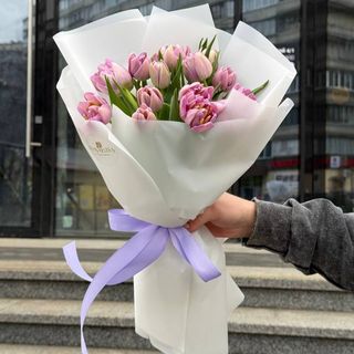 15 лілових тюльпанів