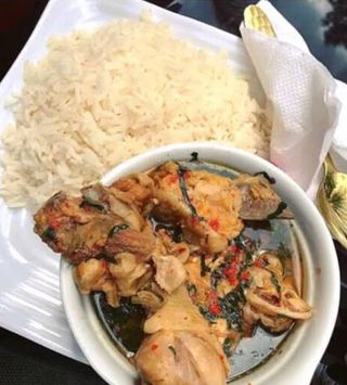 Chicken pepper soup with white rice 