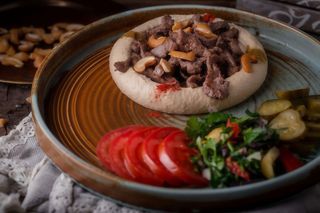 Хумус з телятиною (200/60/30г)